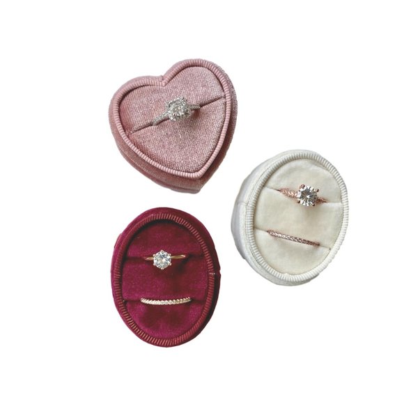 Luxury Velvet Ring Box - Heart Shaped - Pale Pink - Picture 2 of 5
